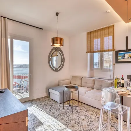 Plush One Bedroom With Sea View Balcony Lmac1-1 Isla