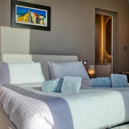 Plush One Bedroom With Sea View Balcony Lmac1-1 *