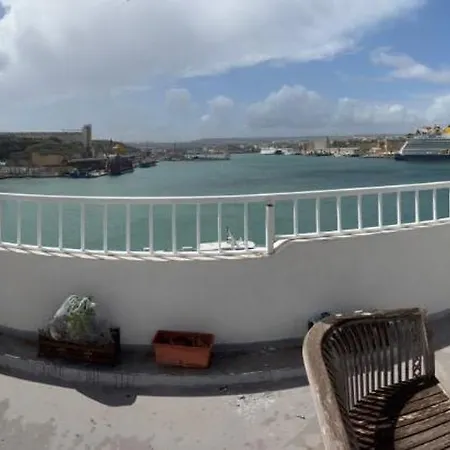 아파트 Plush One Bedroom With Sea View Balcony Lmac1-1 *