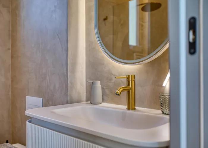 Plush One Bedroom With Sea View Balcony Lmac1-1 Apartament