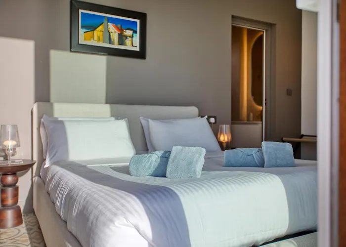 Plush One Bedroom With Sea View Balcony Lmac1-1 *