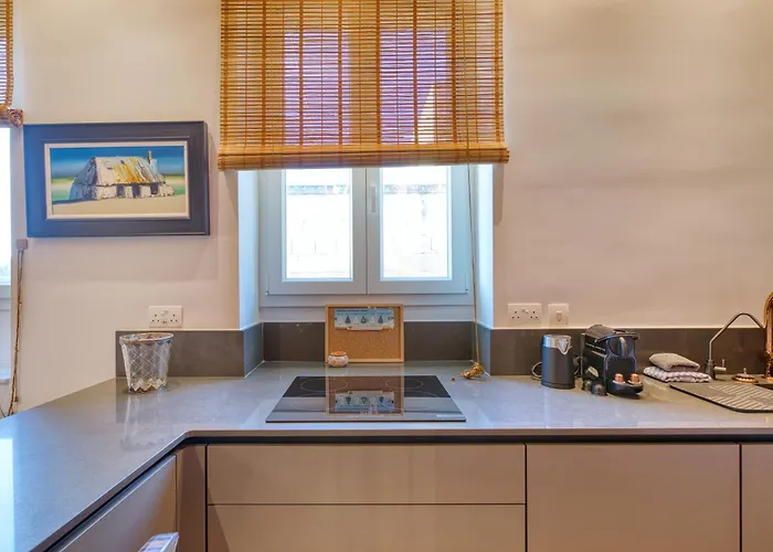 Apartament Plush One Bedroom With Sea View Balcony Lmac1-1