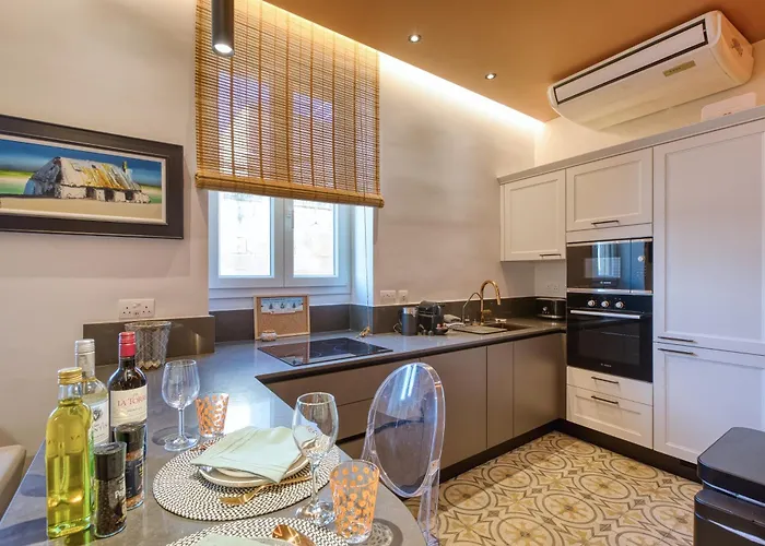 Plush One Bedroom With Sea View Balcony Lmac1-1