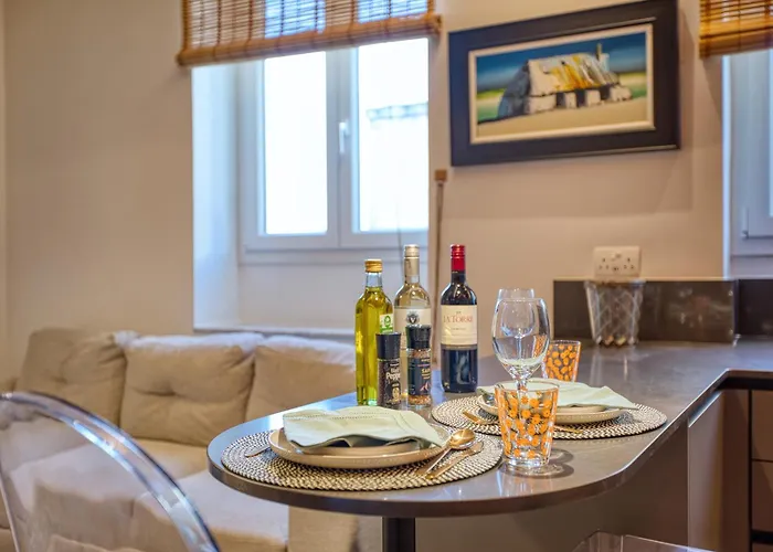 Apartament Plush One Bedroom With Sea View Balcony Lmac1-1 *