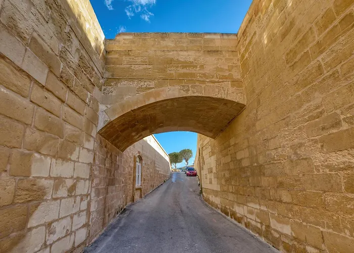 Plush One Bedroom With Sea View Balcony Lmac1-1 Senglea