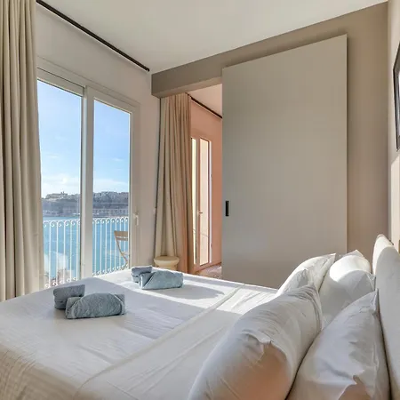 Plush One Bedroom With Sea View Balcony Lmac1-1 Апартаменты