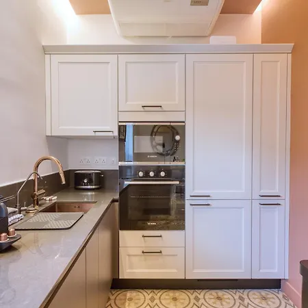 Апартаменты Plush One Bedroom With Sea View Balcony Lmac1-1 Сенглея