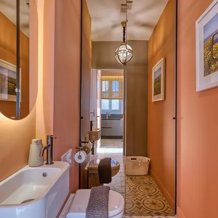 Plush One Bedroom With Sea View Balcony Lmac1-1 Апартаменты *