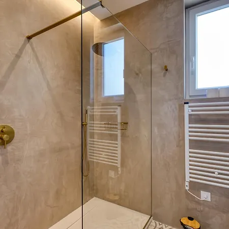 Plush One Bedroom With Sea View Balcony Lmac1-1