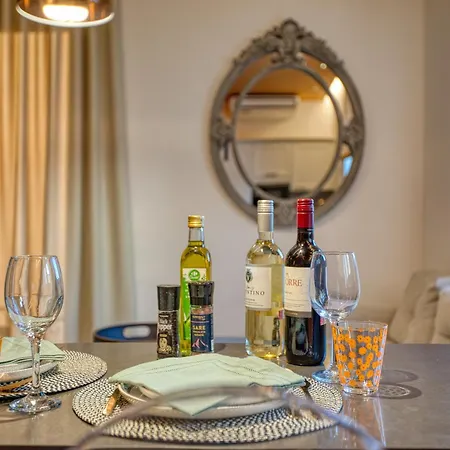 Plush One Bedroom With Sea View Balcony Lmac1-1 Апартаменты