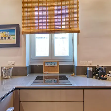 Апартаменты Plush One Bedroom With Sea View Balcony Lmac1-1