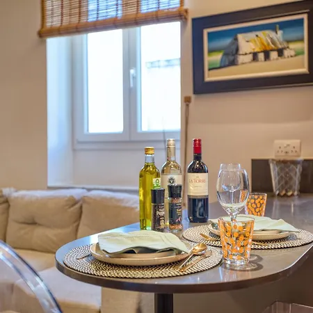 Апартаменты Plush One Bedroom With Sea View Balcony Lmac1-1 *