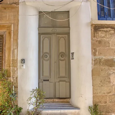 Plush One Bedroom With Sea View Balcony Lmac1-1 Сенглея