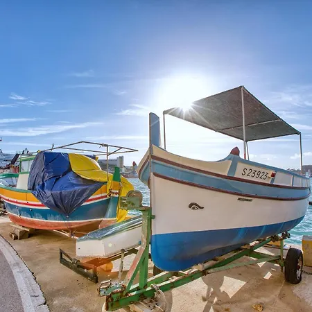 Plush One Bedroom With Sea View Balcony Lmac1-1 Апартаменты