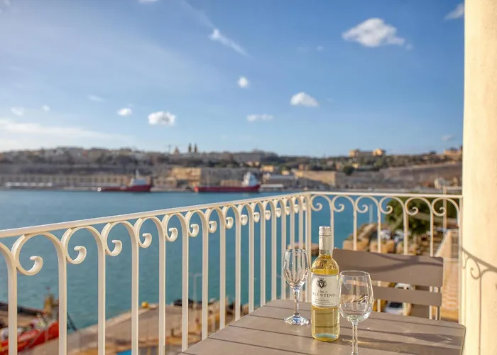 Plush One Bedroom With Sea View Balcony Lmac1-1 *