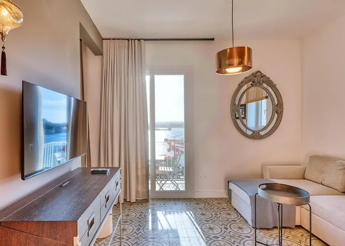 Plush One Bedroom With Sea View Balcony Lmac1-1 * Senglea