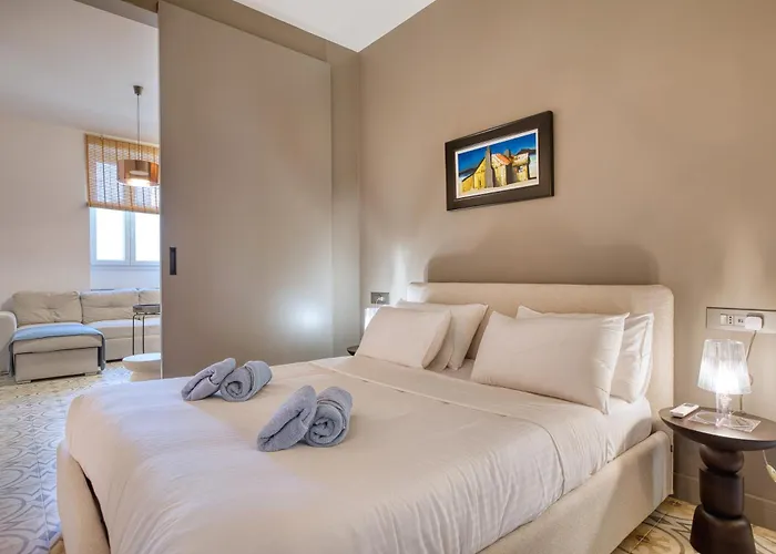 Plush One Bedroom With Sea View Balcony Lmac1-1 סנגלאה