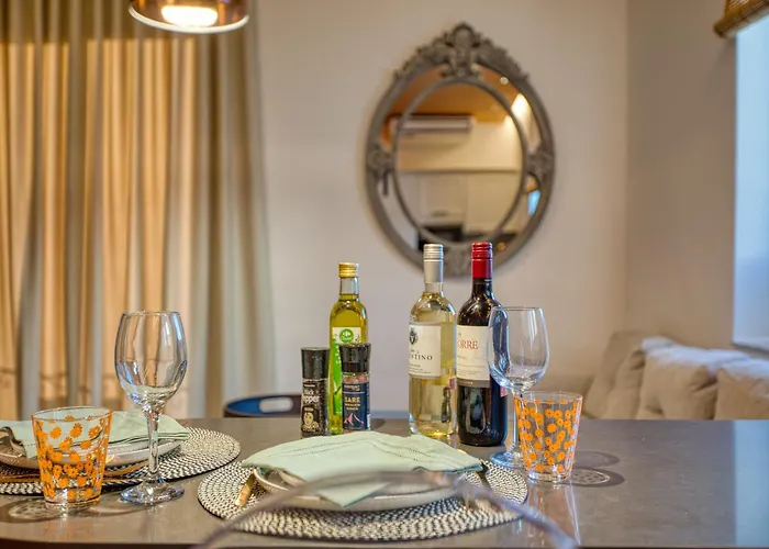 Plush One Bedroom With Sea View Balcony Lmac1-1 דירה