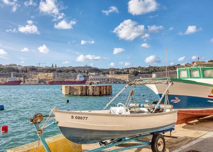 Plush One Bedroom With Sea View Balcony Lmac1-1 * סנגלאה