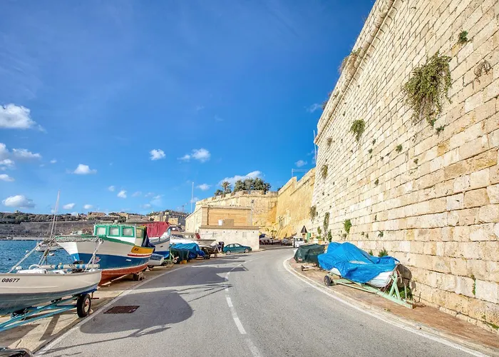 Plush One Bedroom With Sea View Balcony Lmac1-1 * סנגלאה